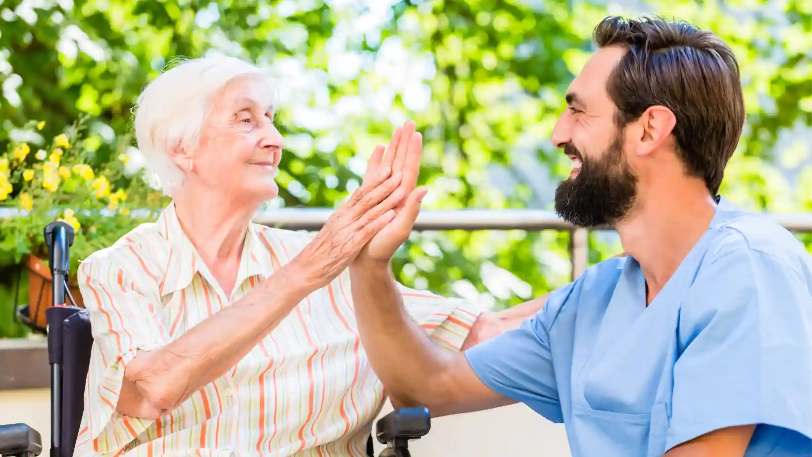 Apoyo psicosocial, atención relacional y comunicativa en instituciones. .